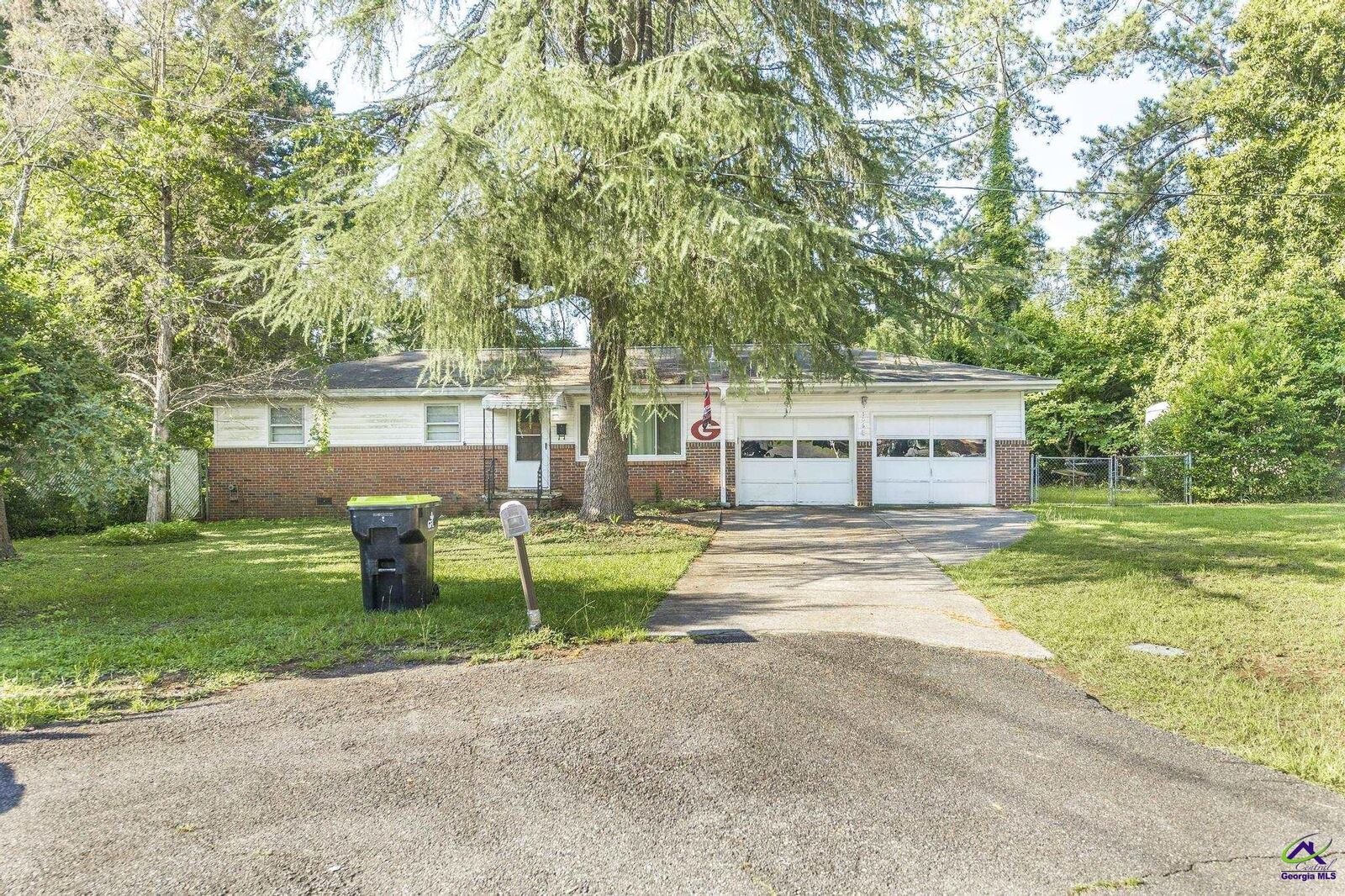 Property Photo:  106 Eleanor Circle  GA 31088 