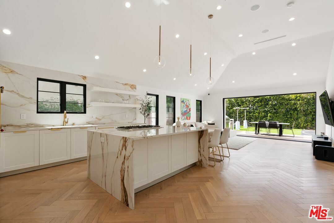Property Photo: 309 S Canon Dr CA 90212