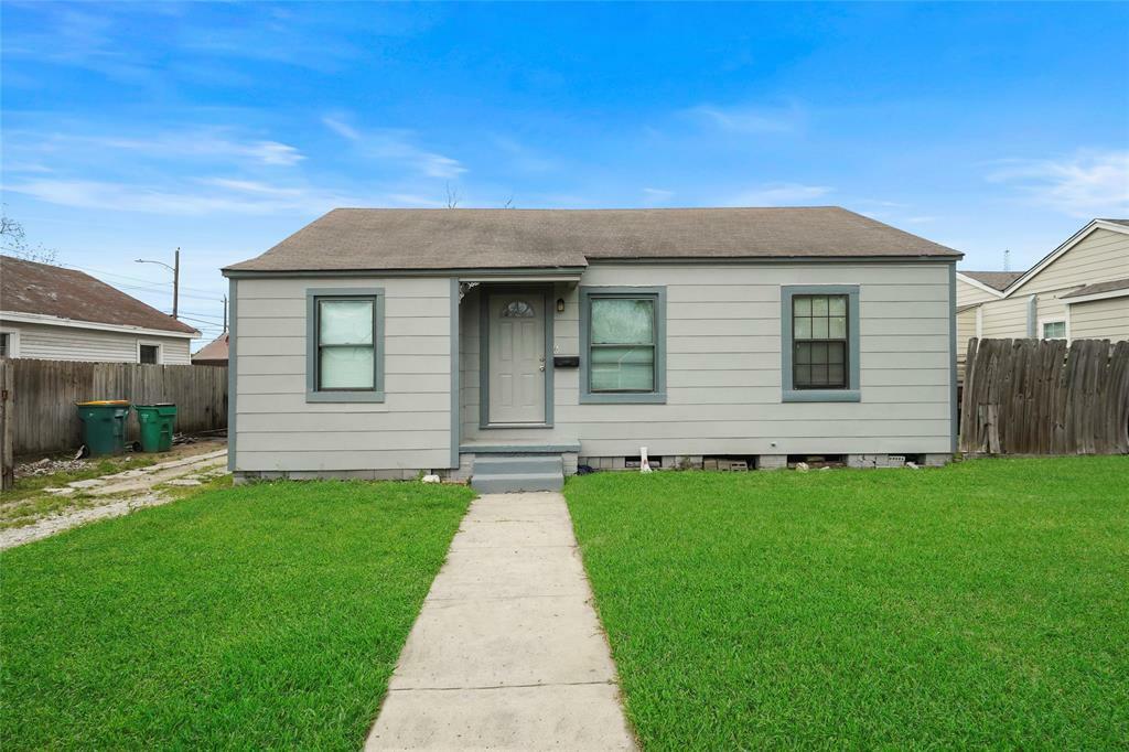 Property Photo:  6 E Cleveland Street  TX 77520 