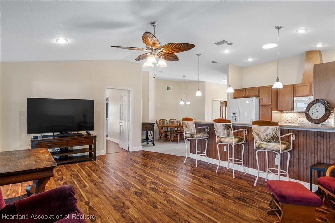 Property Photo: 4401 Vantage Circle FL 33872