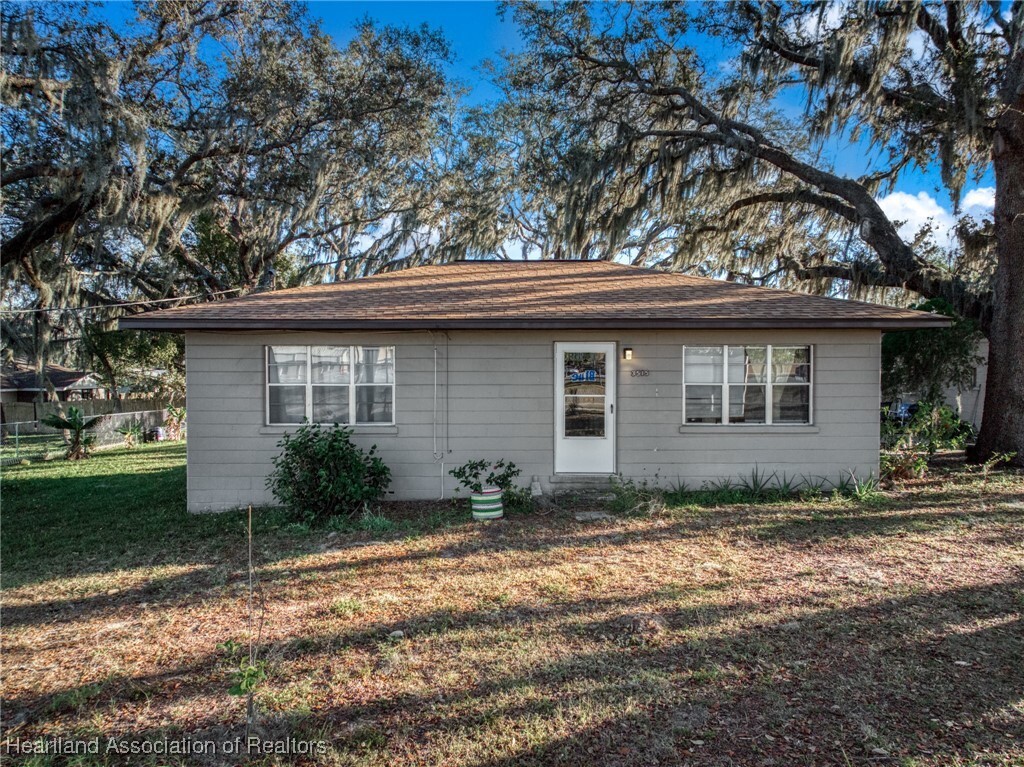 Property Photo: 3515 Kenilworth Boulevard FL 33870