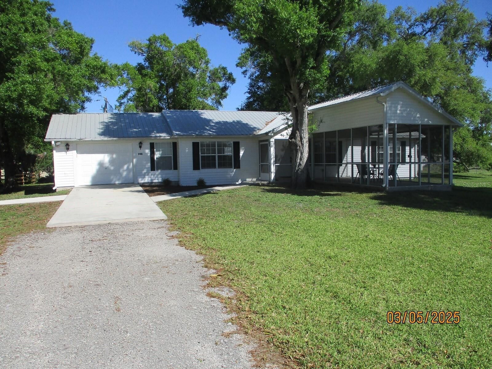 Property Photo: 400 SW 13th Street FL 34974