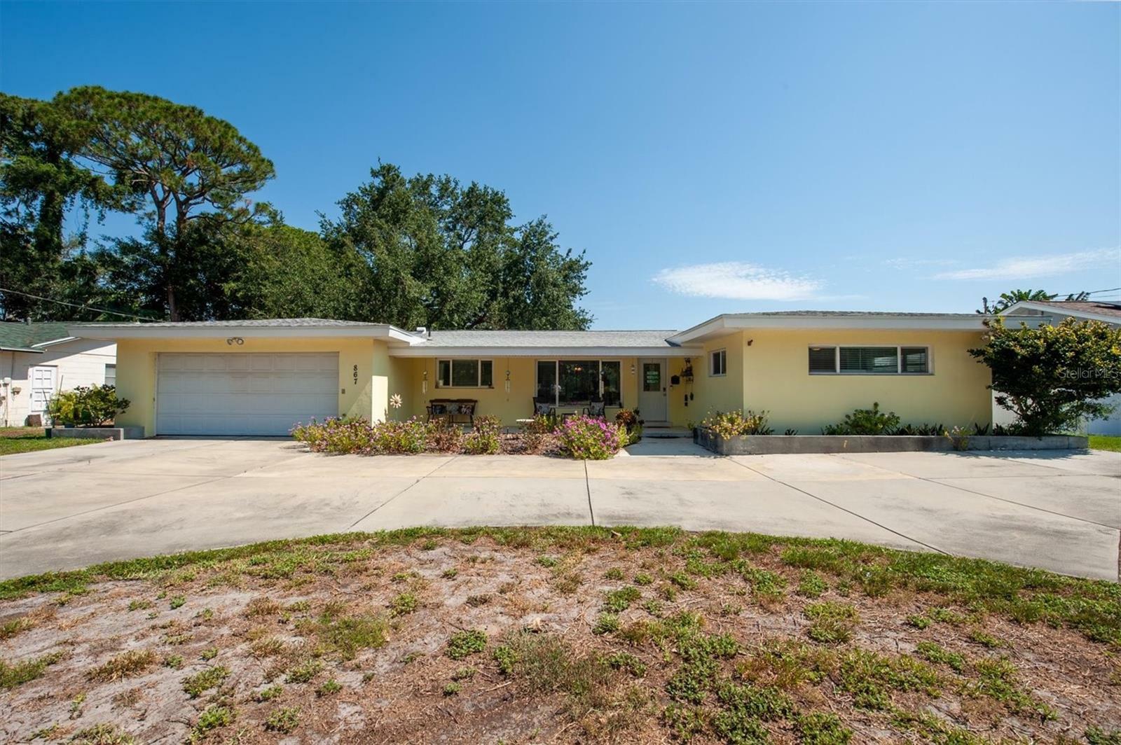 Property Photo: 867 Pinellas Point Drive S FL 33705