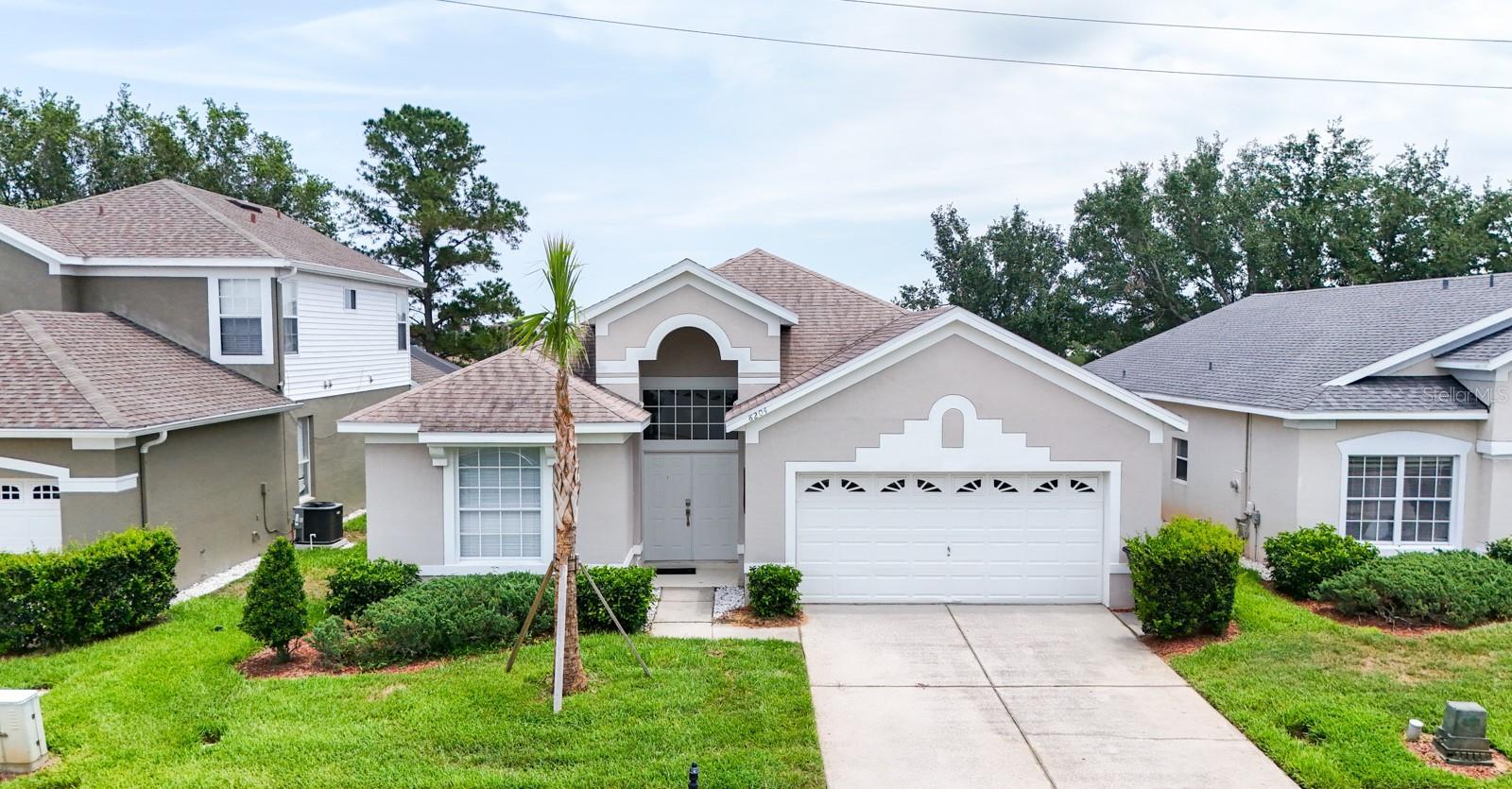 Property Photo: 8204 Fan Palm Way FL 34747