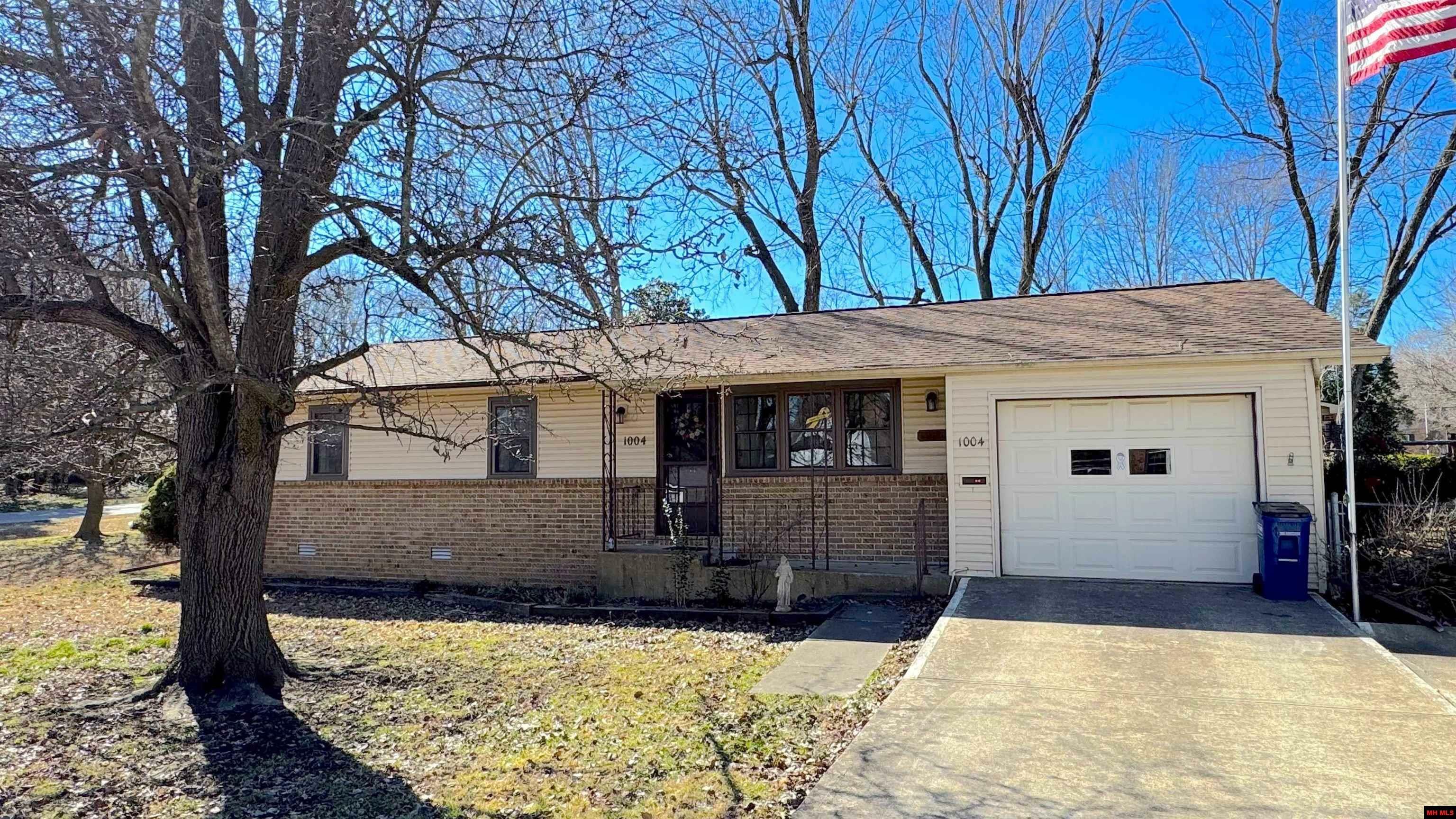 Property Photo: 1004 Bryant Street AR 72653