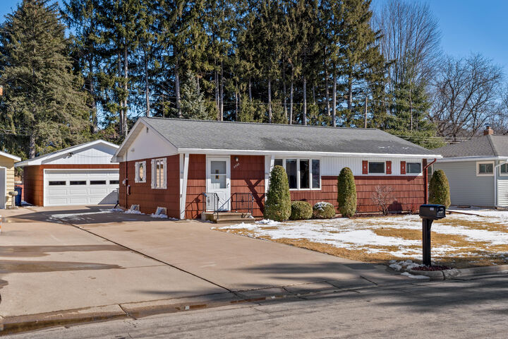 2323 31st St  La Crosse WI 54601 photo