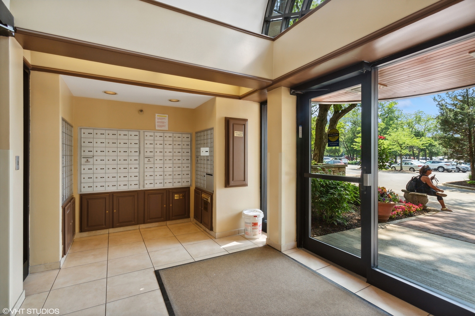 Property Photo: 509 Aurora Avenue 620 IL 60540