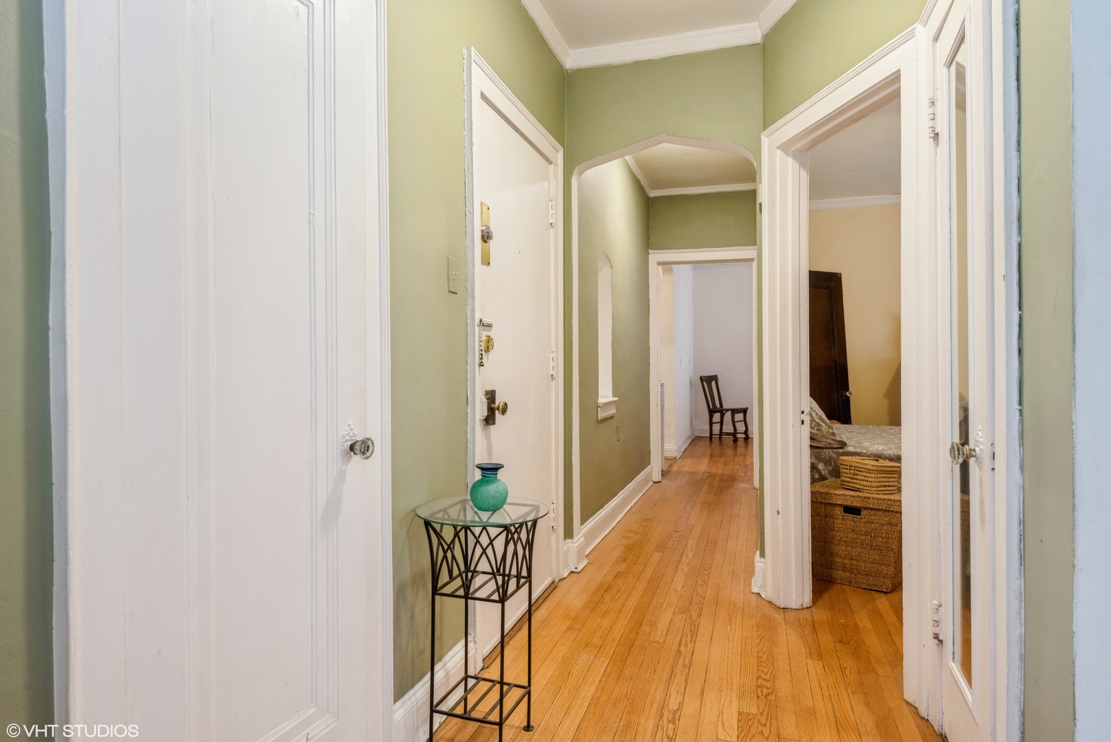 Property Photo: 1354 W Greenleaf Avenue 1B IL 60626