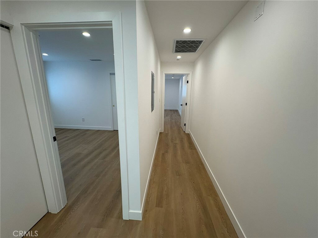 Property Photo:  14169 Calvert Street 2  CA 91401 