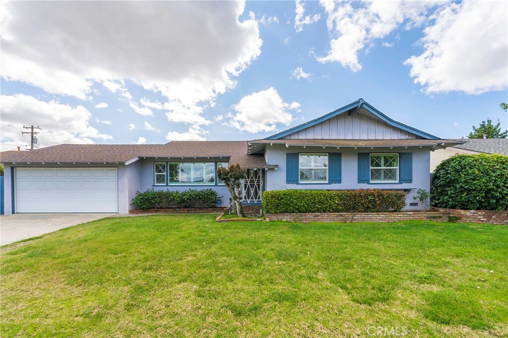 Property Photo:  918 W Autumn Drive  CA 92805 