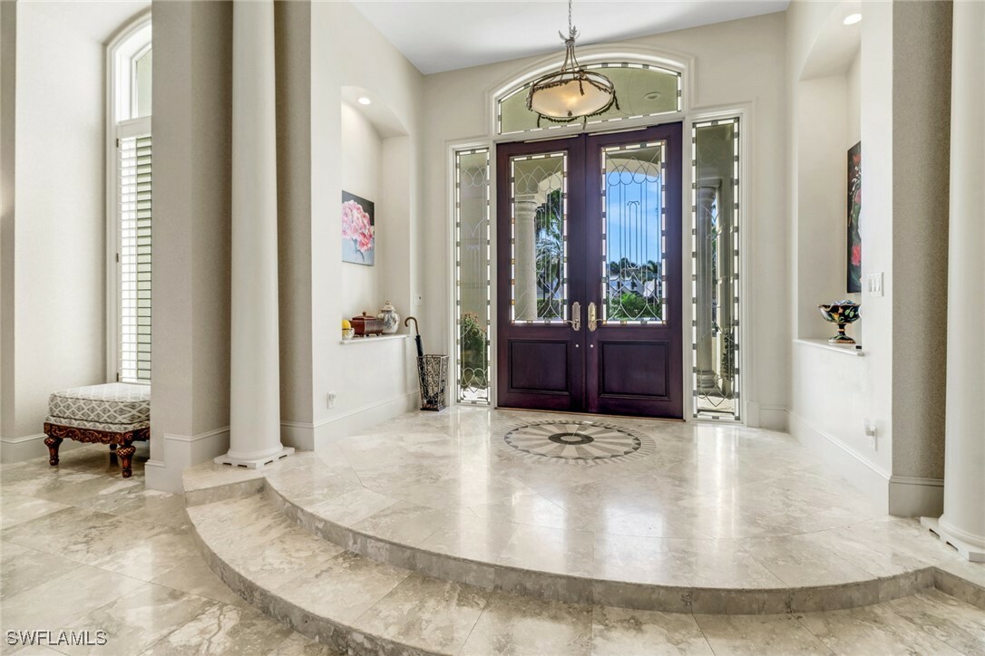 Property Photo: 355 Sedgwick Court FL 34108