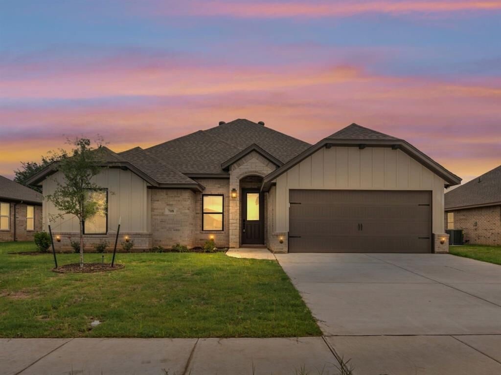 Property Photo:  708 Jameson  TX 76082