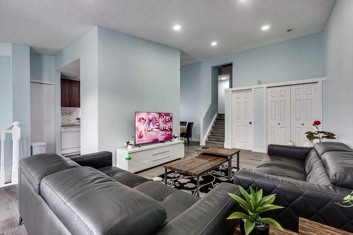 Property Photo:  38 Duncan Crescent  AB T4R 1W4 