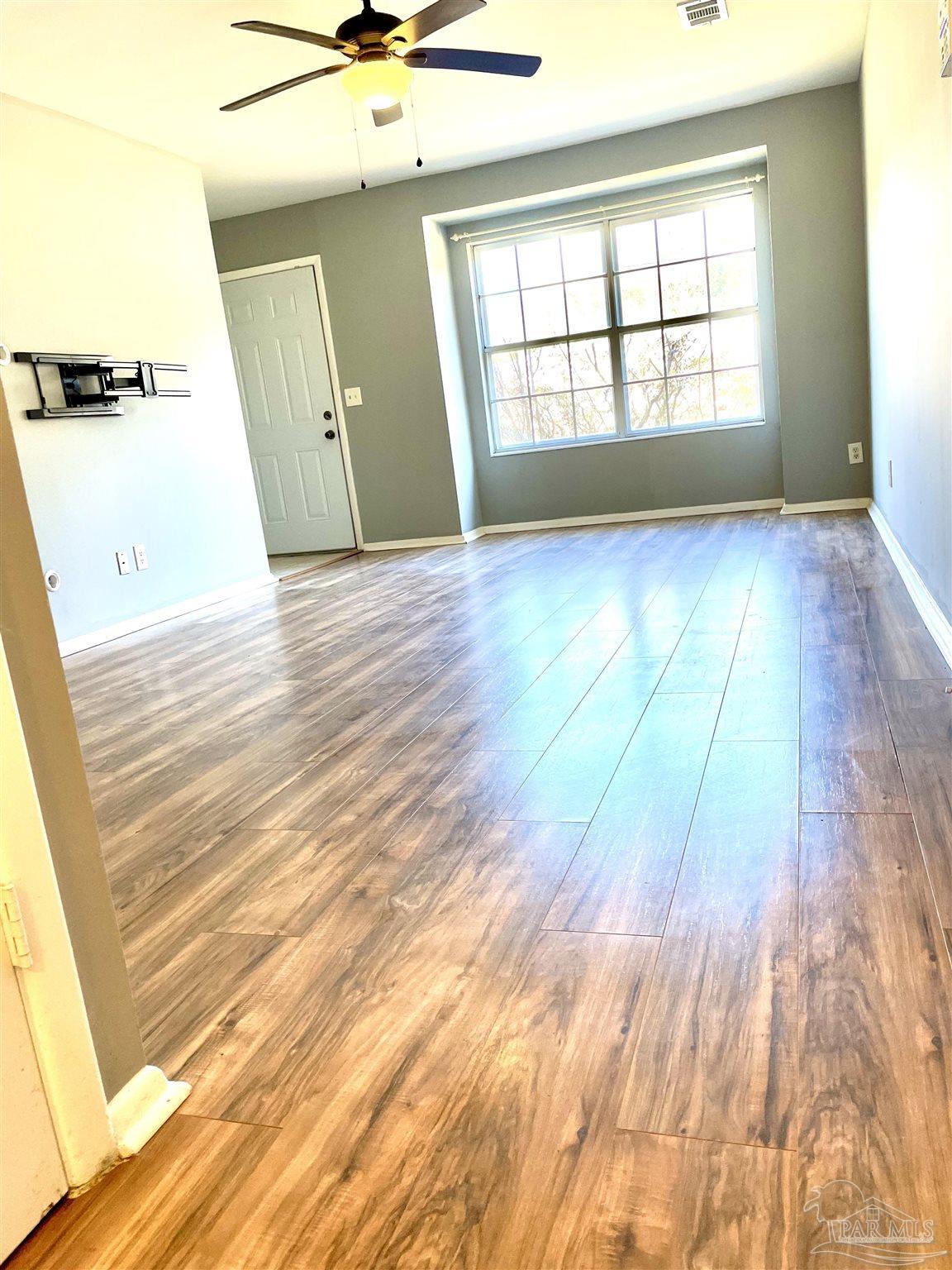 Property Photo: 4507 Landes Dr FL 32505