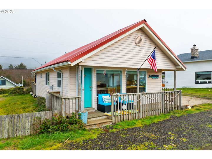 Property Photo:  366 N Pacific St  OR 97136 