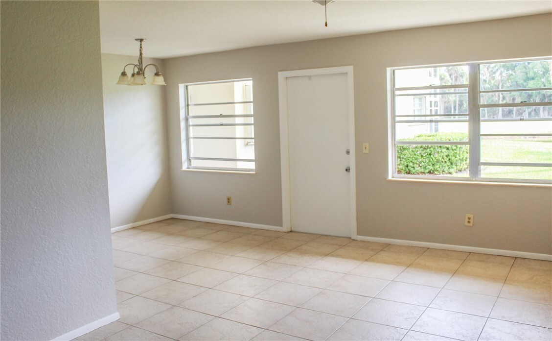 Property Photo: 12 Vista Gardens Trail 105 FL 32962