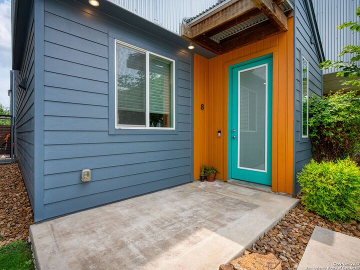 Property Photo:  330 Clay Unit #8  TX 78204 
