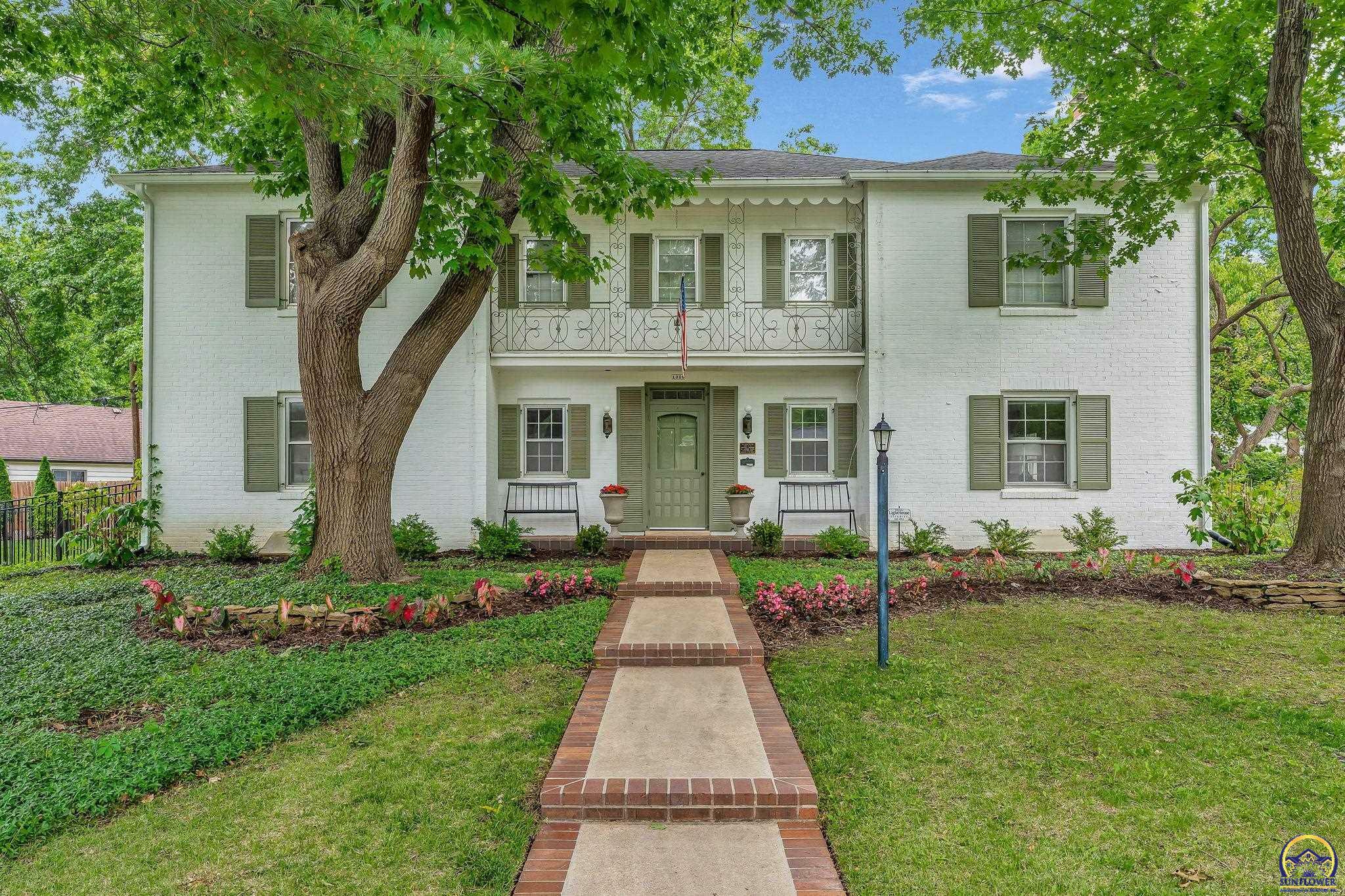 Property Photo: 1320 SW Pembroke Ln KS 66604