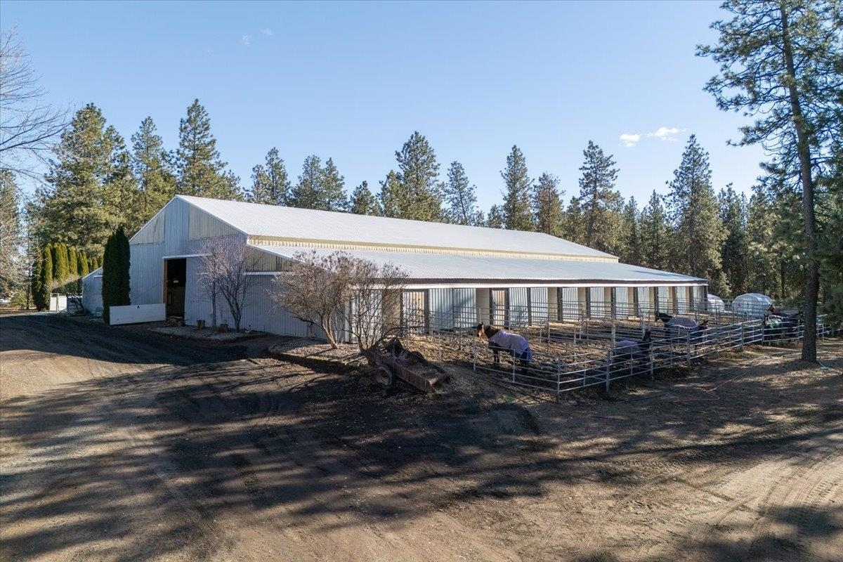 Property Photo:  8104 S Oak Rd  WA 99224 