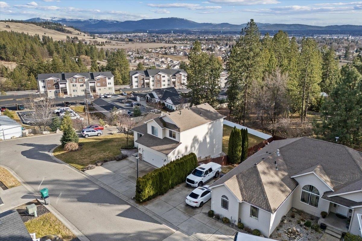 Property Photo: 5507 N Colton Ln WA 99212