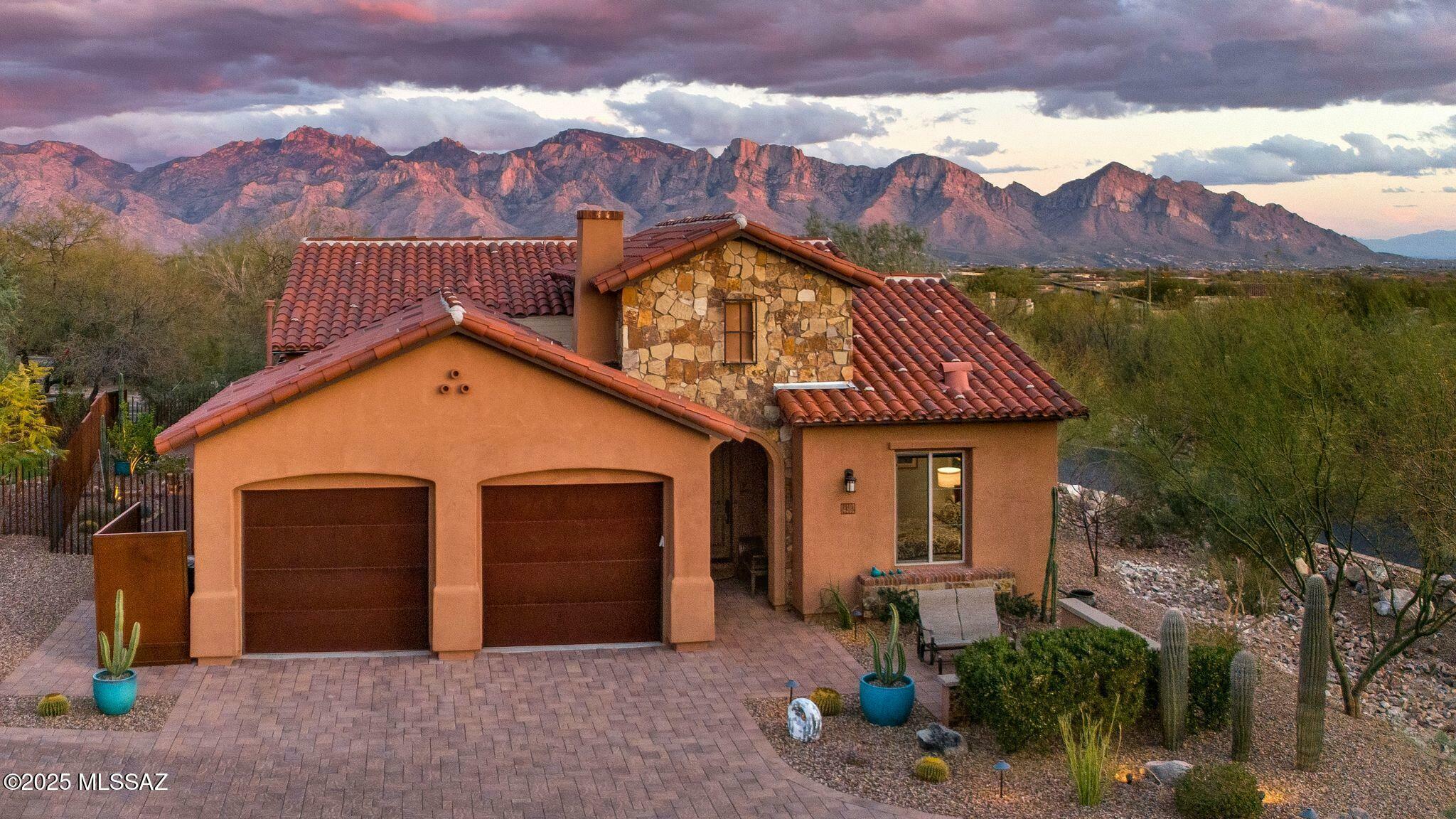Property Photo: 14302 N Mickelson Canyon Court AZ 85755