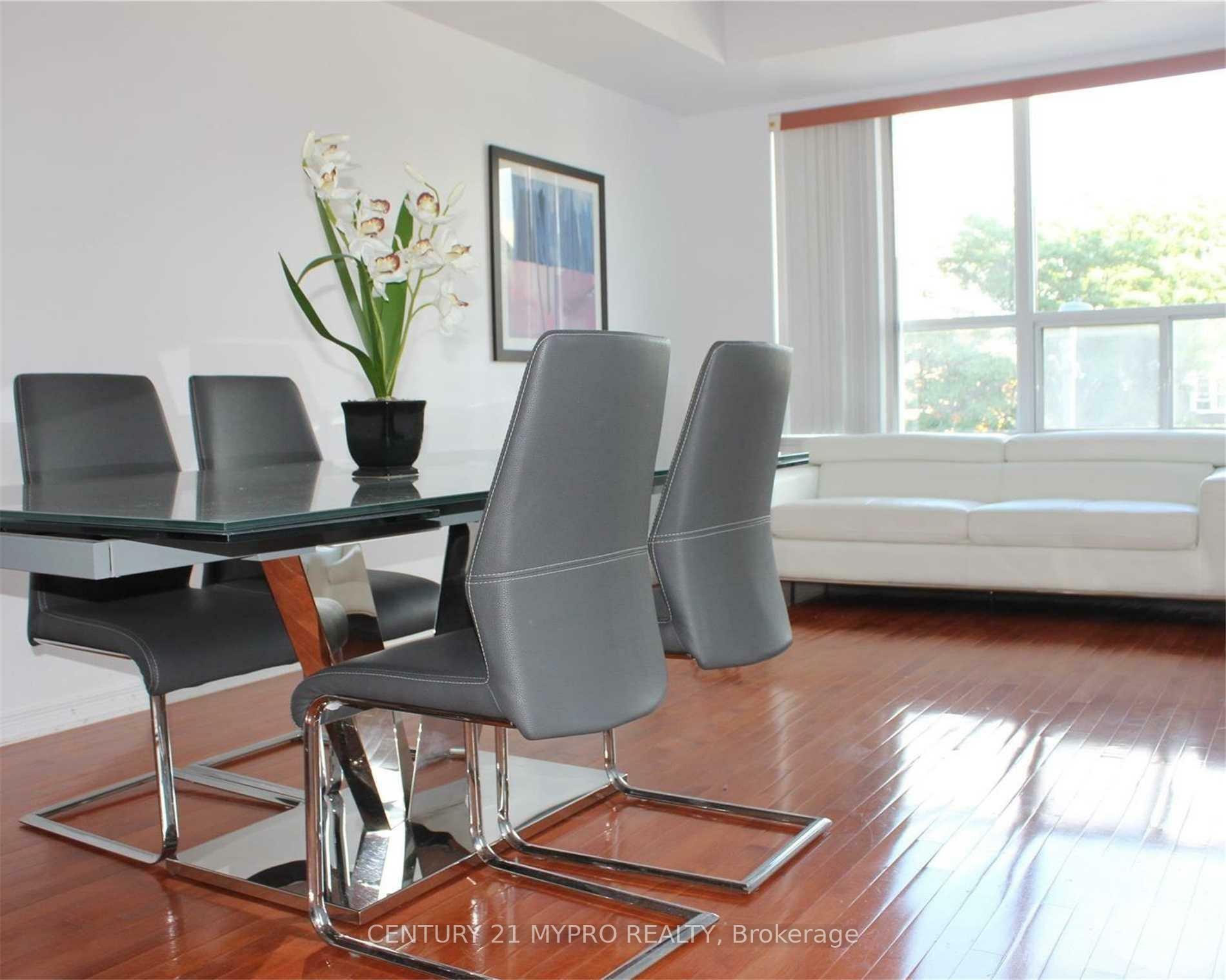 Property Photo:  736 Spadina Avenue 315  ON M5S 2J6 