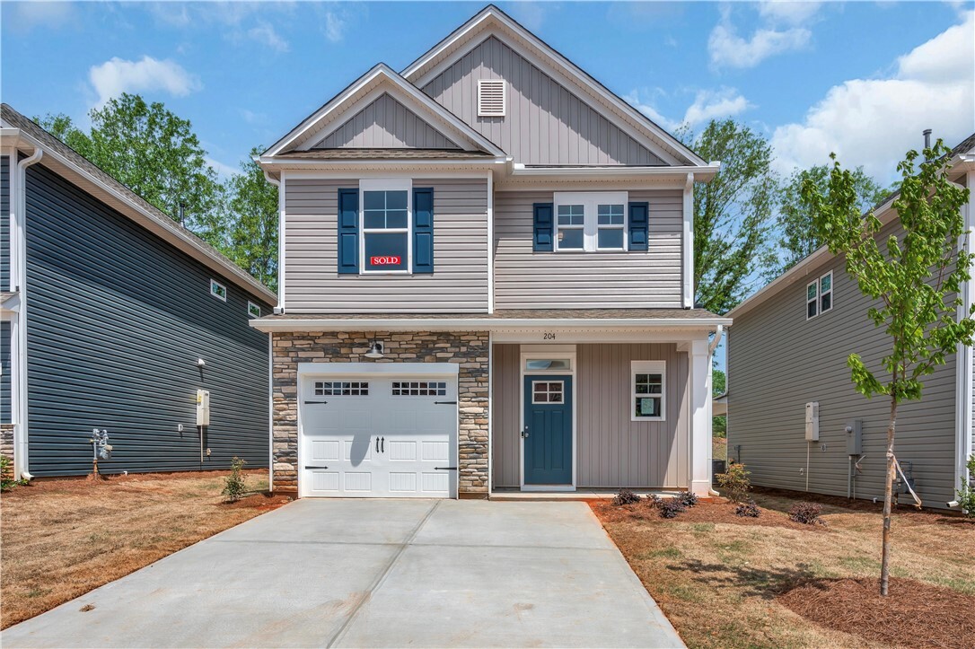 Property Photo: 204 Brown Circle SC 29642