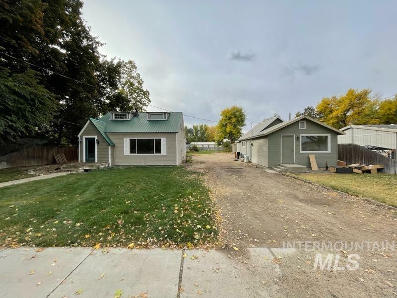 Property Photo:  277 S East Blvd  ID 83655 