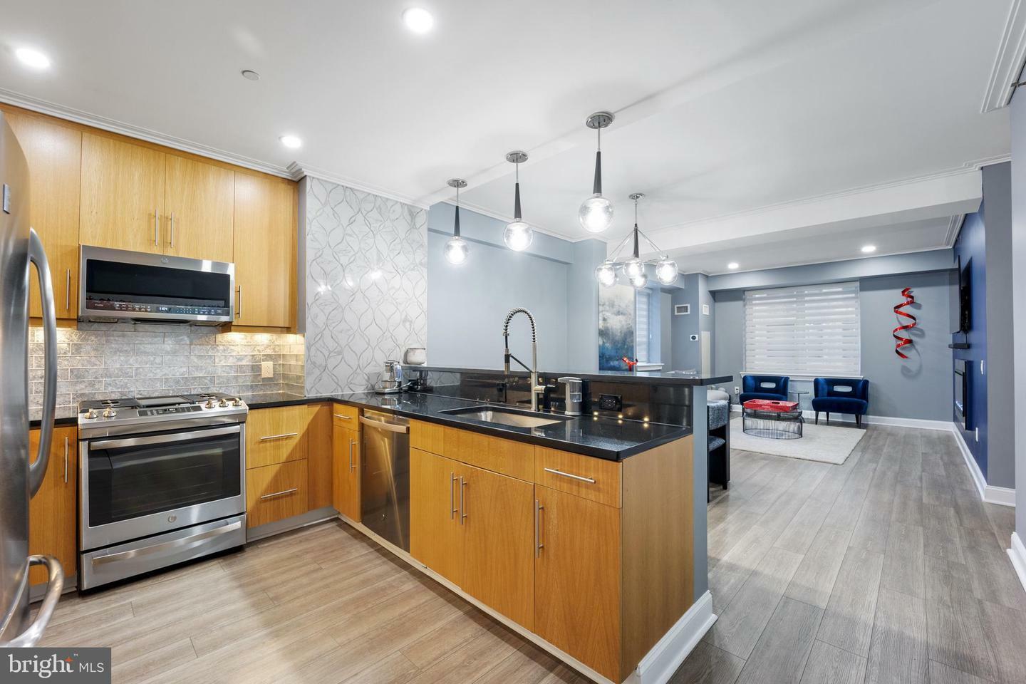 Property Photo: 1425 Locust Street 3C PA 19102