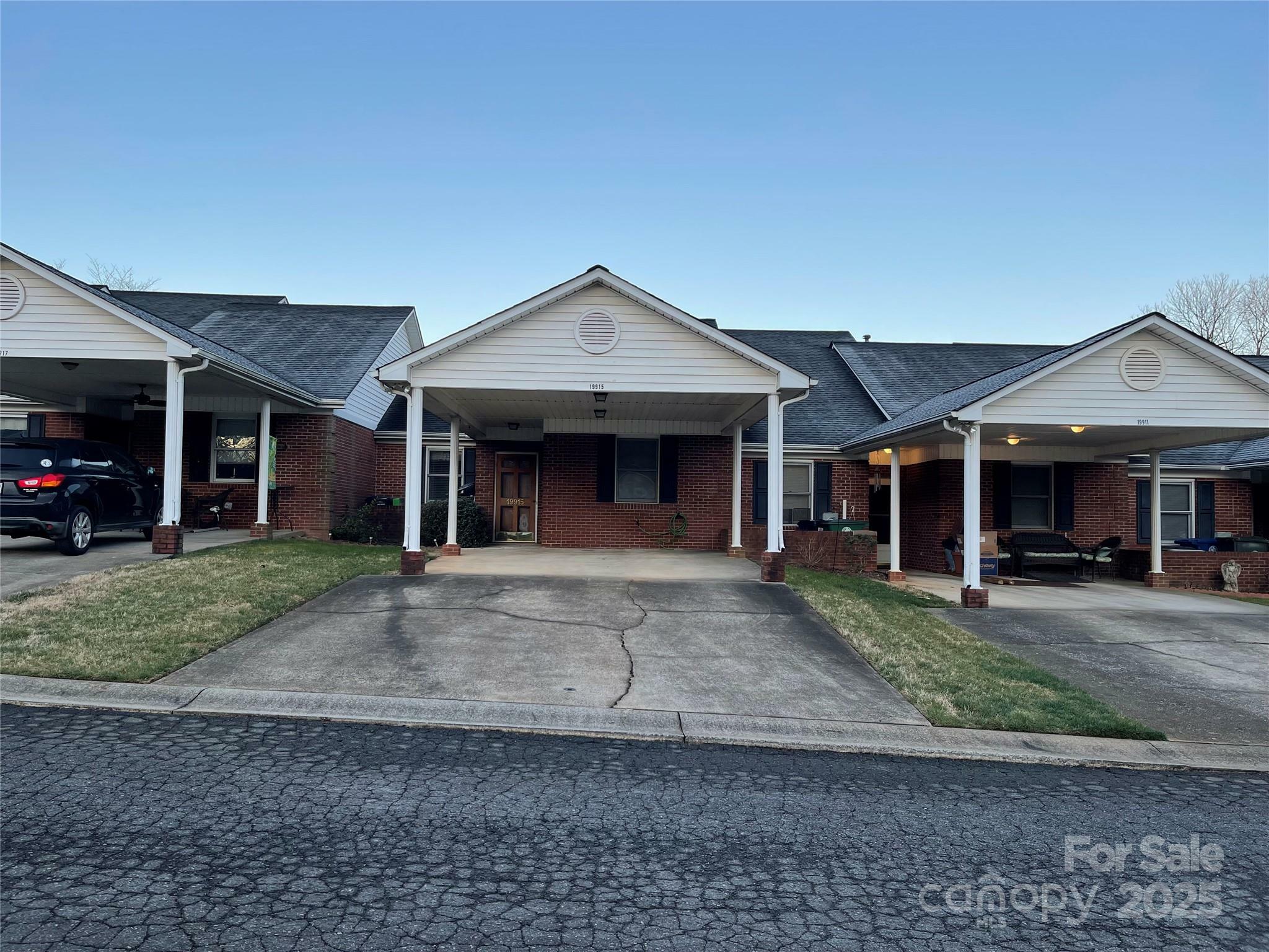 Property Photo:  19915 Oak Leaf Circle  NC 28031 