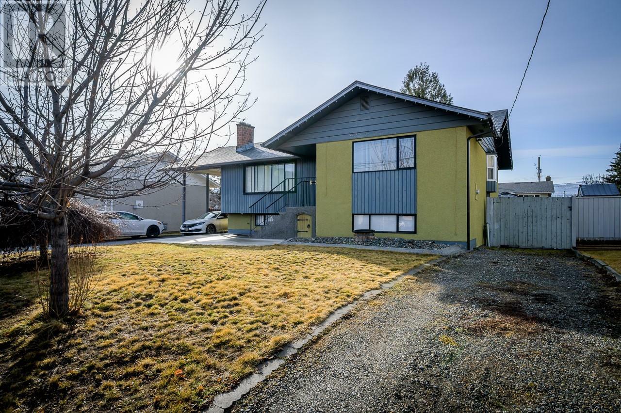 Property Photo: 611 Richmond Avenue BC V2B 1T4