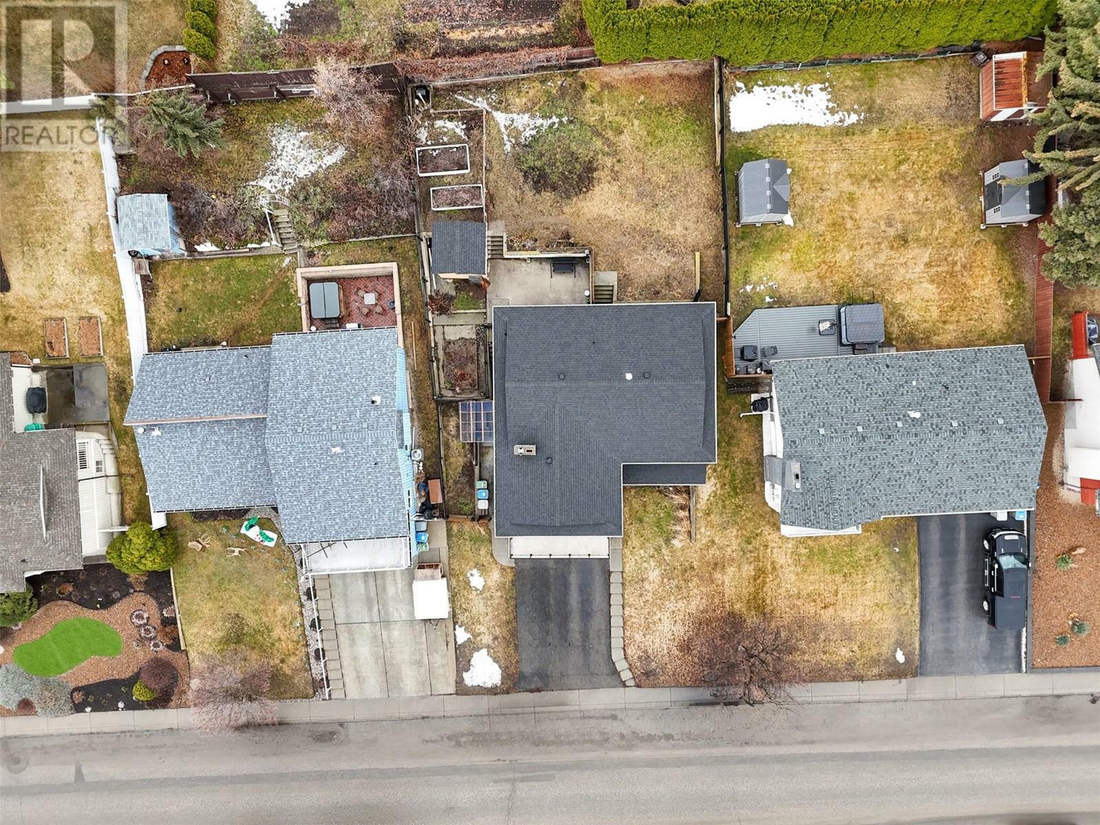 Photo de la propriété:  2060 Sifton Avenue  BC V1S 1B1 