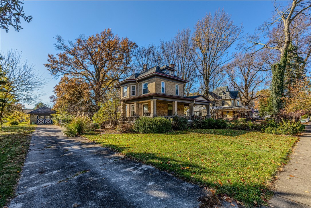 241 Main Street  Moweaqua IL 62550 photo