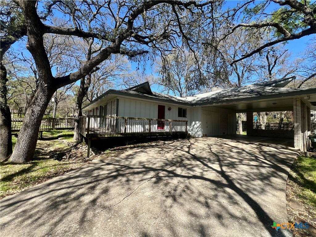 Property Photo:  224 W Hillcrest Drive  TX 78666 