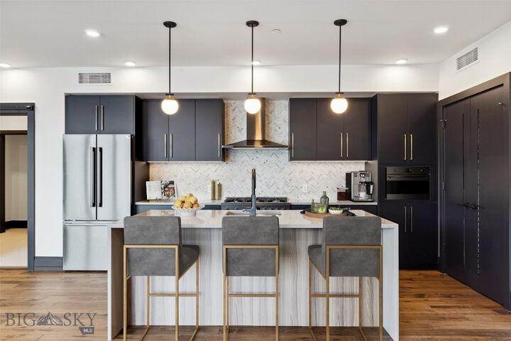 Property Photo: 315 N Tracy Avenue 406 MT 59715