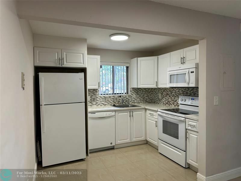 Property Photo:  6900 SW 39th St 112K  FL 33314 