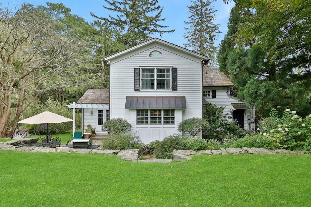 Property Photo:  20 Salem Road  NY 10576 