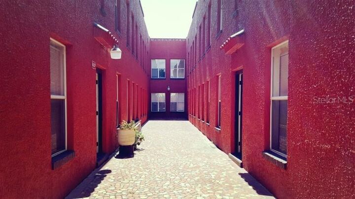 Property Photo:  111 S Newport Avenue 6  FL 33606 