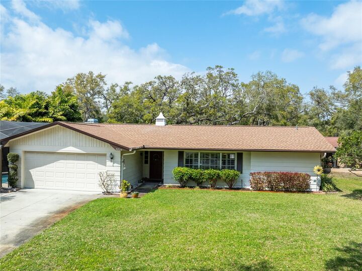 Property Photo: 1830 Oak Forest Drive S FL 33759