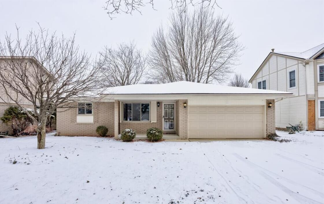 Property Photo:  