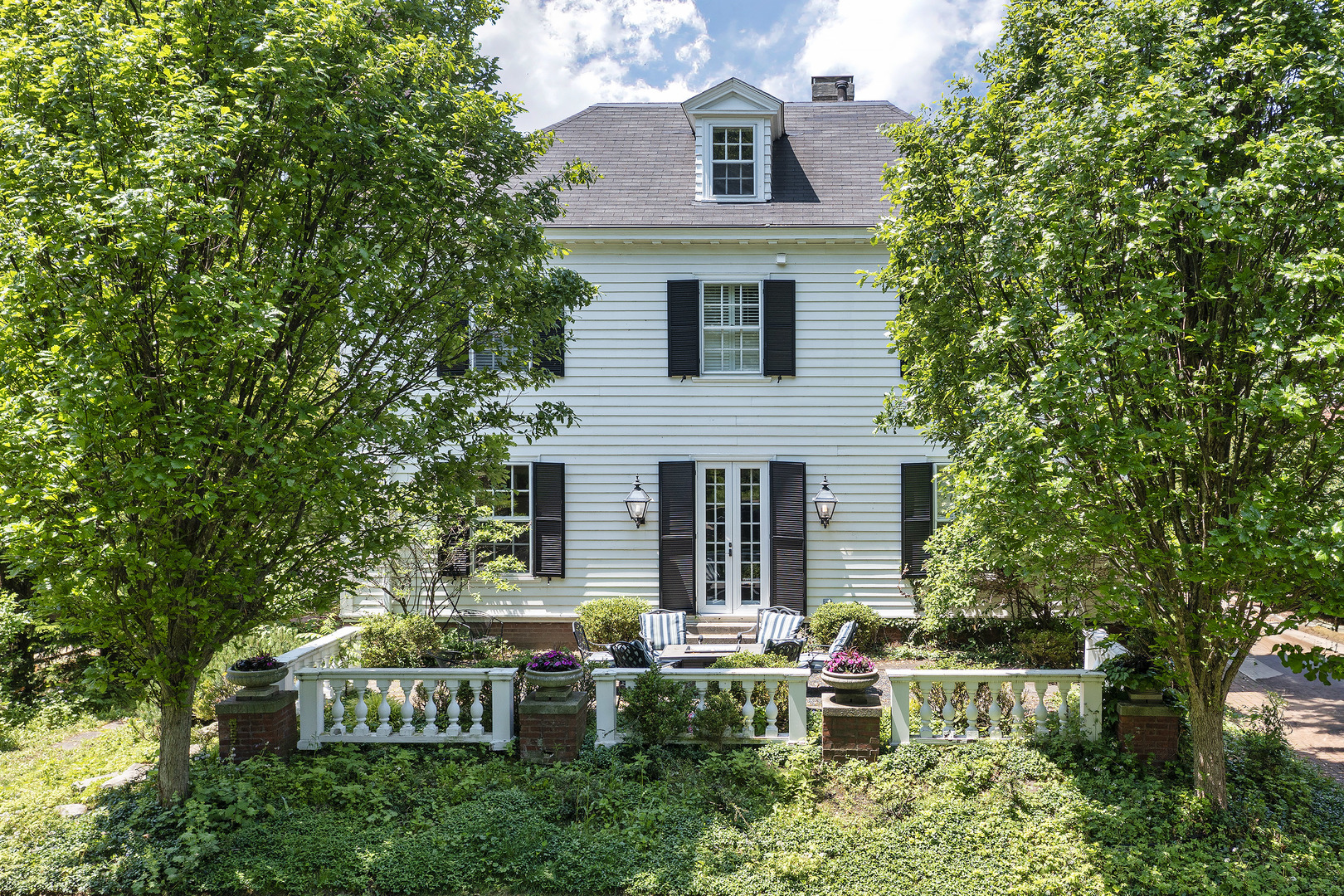 Property Photo: 2252 Orrington Avenue IL 60201