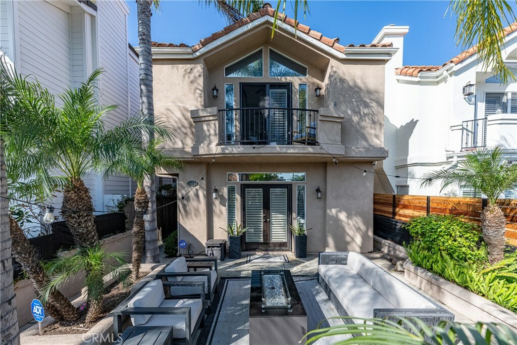 Property Photo:  905 California Street  CA 92648 