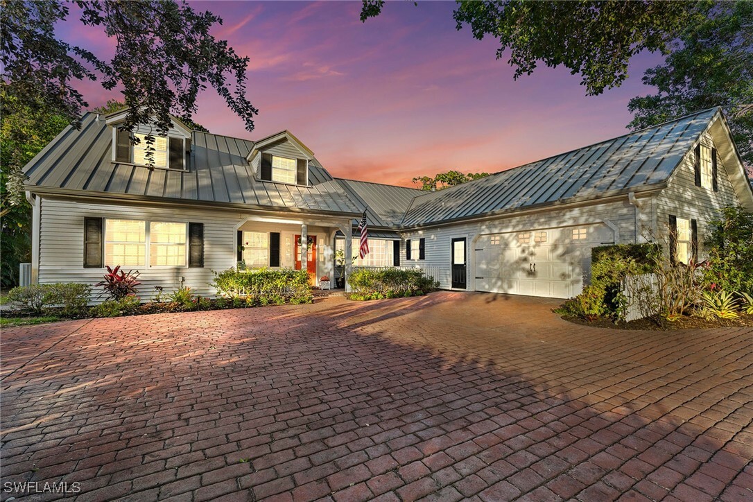 Property Photo: 517 Devils Lane FL 34103