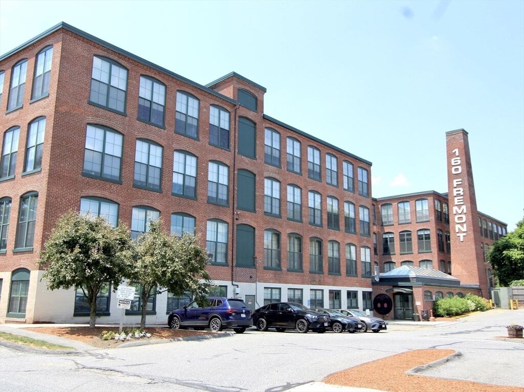 Property Photo: 160 Fremont St 211 MA 01603