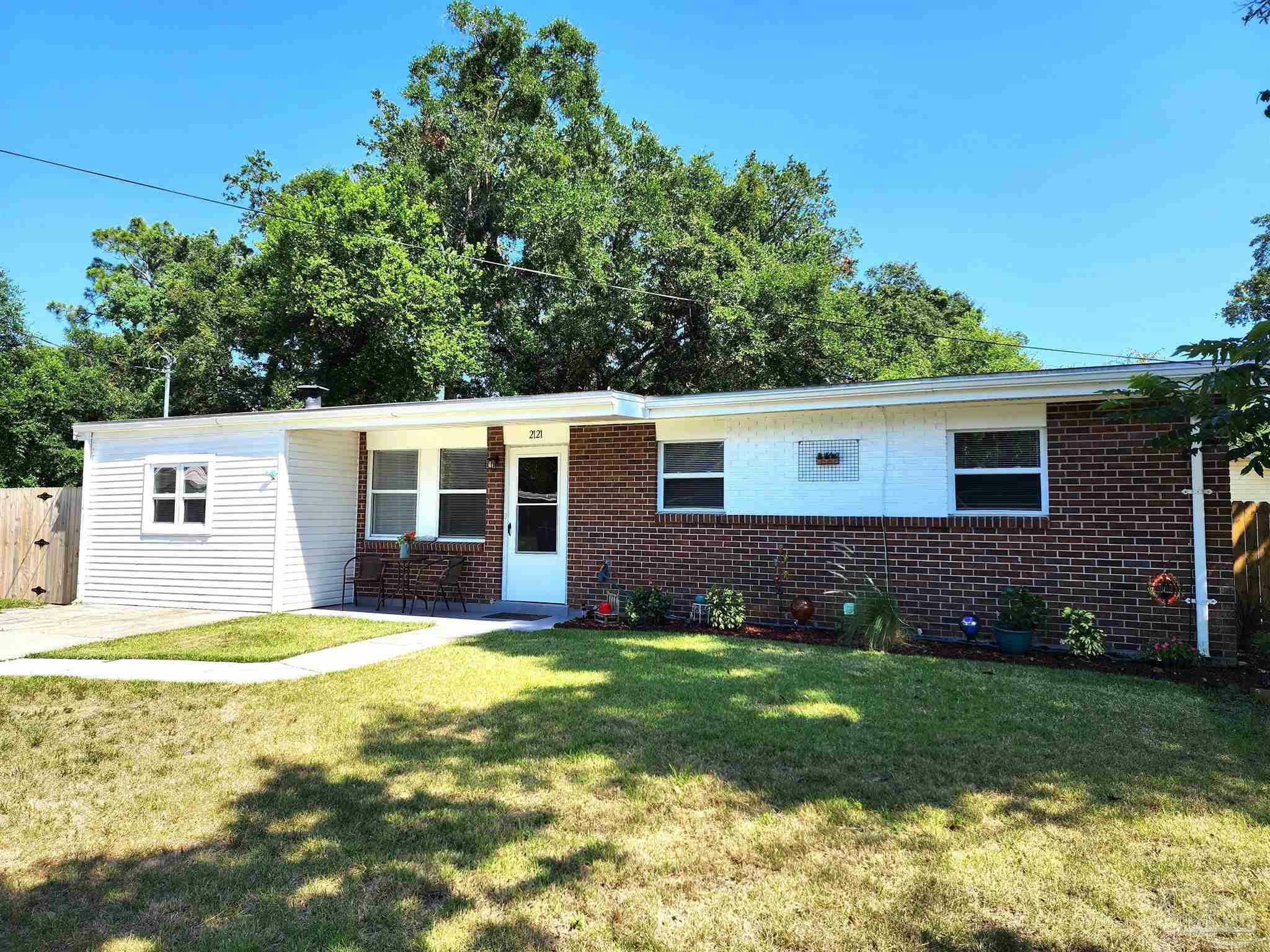 Property Photo:  2121 Elaine Cir  FL 32504 