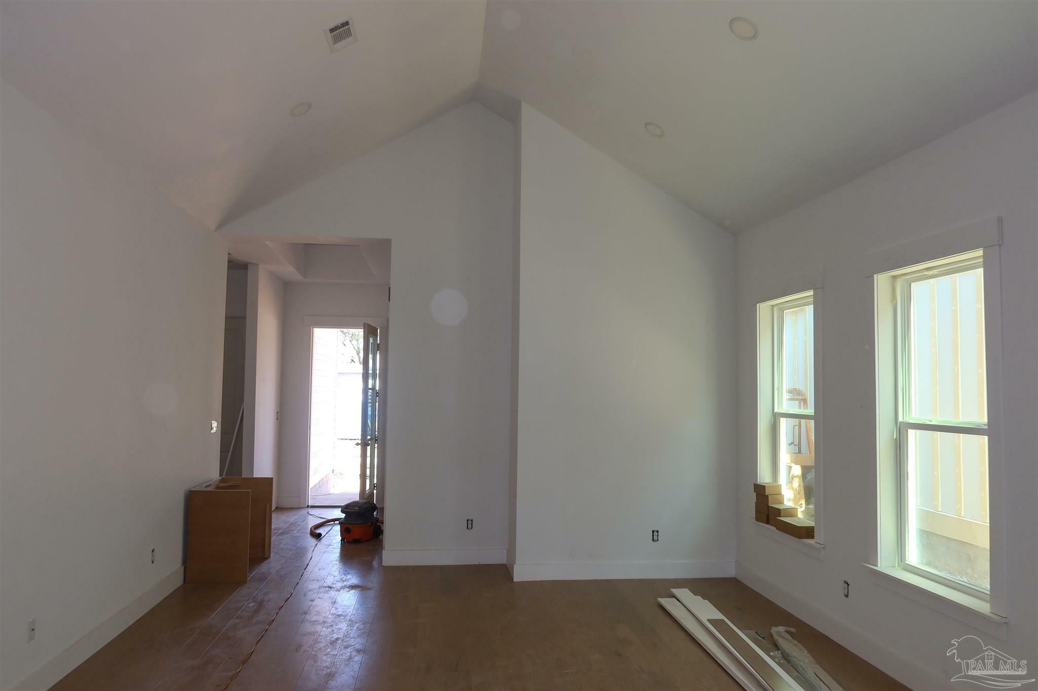 Property Photo:  1605 E Yonge St  FL 32503 