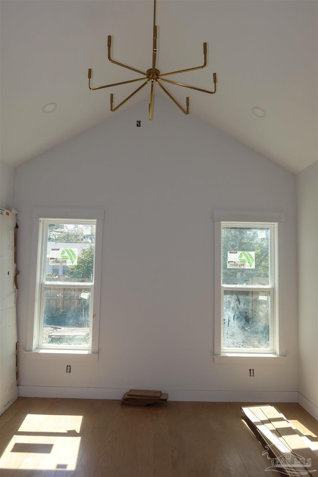 Property Photo: 1605 E Yonge St FL 32503