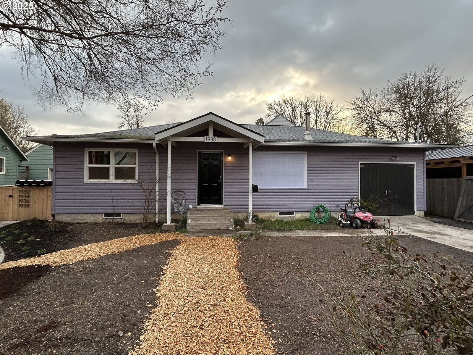 Property Photo:  1930 Grant St  OR 97405 