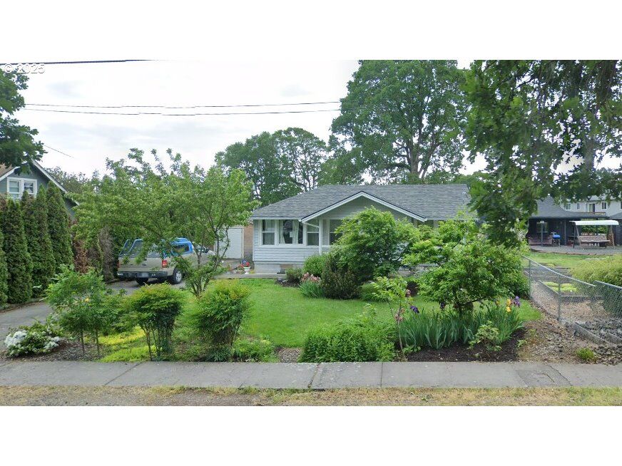 Property Photo: 285 N 2nd St OR 97051