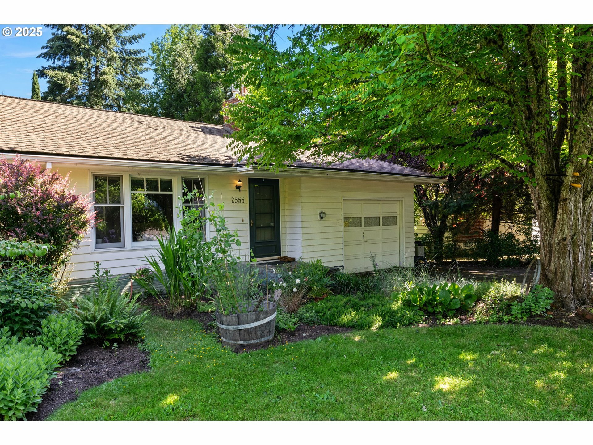 2555 Dillow Dr  West Linn OR 97068 photo